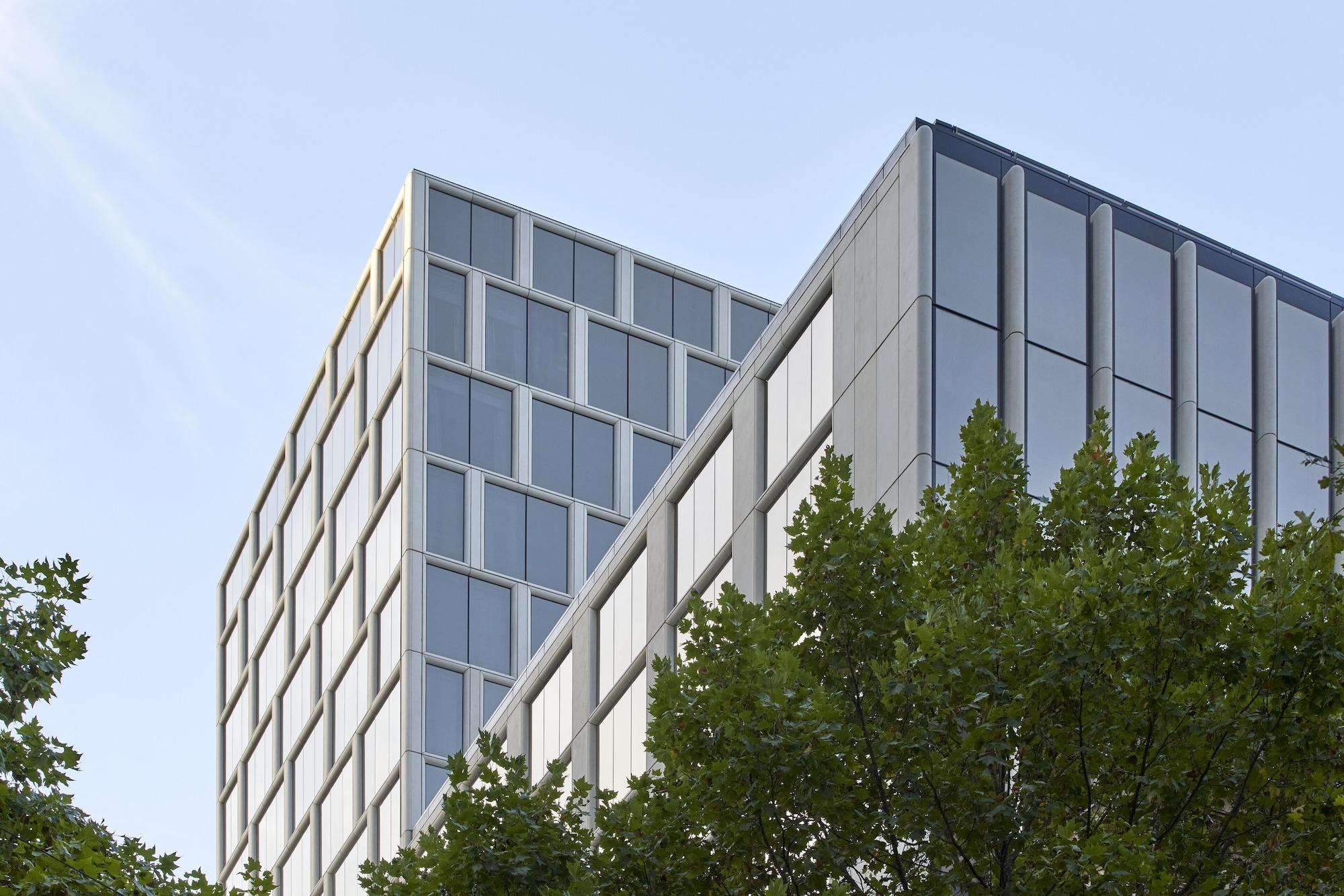 ฮิลตัน เมลเบิร์น ลิตเติล ควีน สตรีท Hotel ภายนอก รูปภาพ The new building of the University of Cambridge Judge Business School