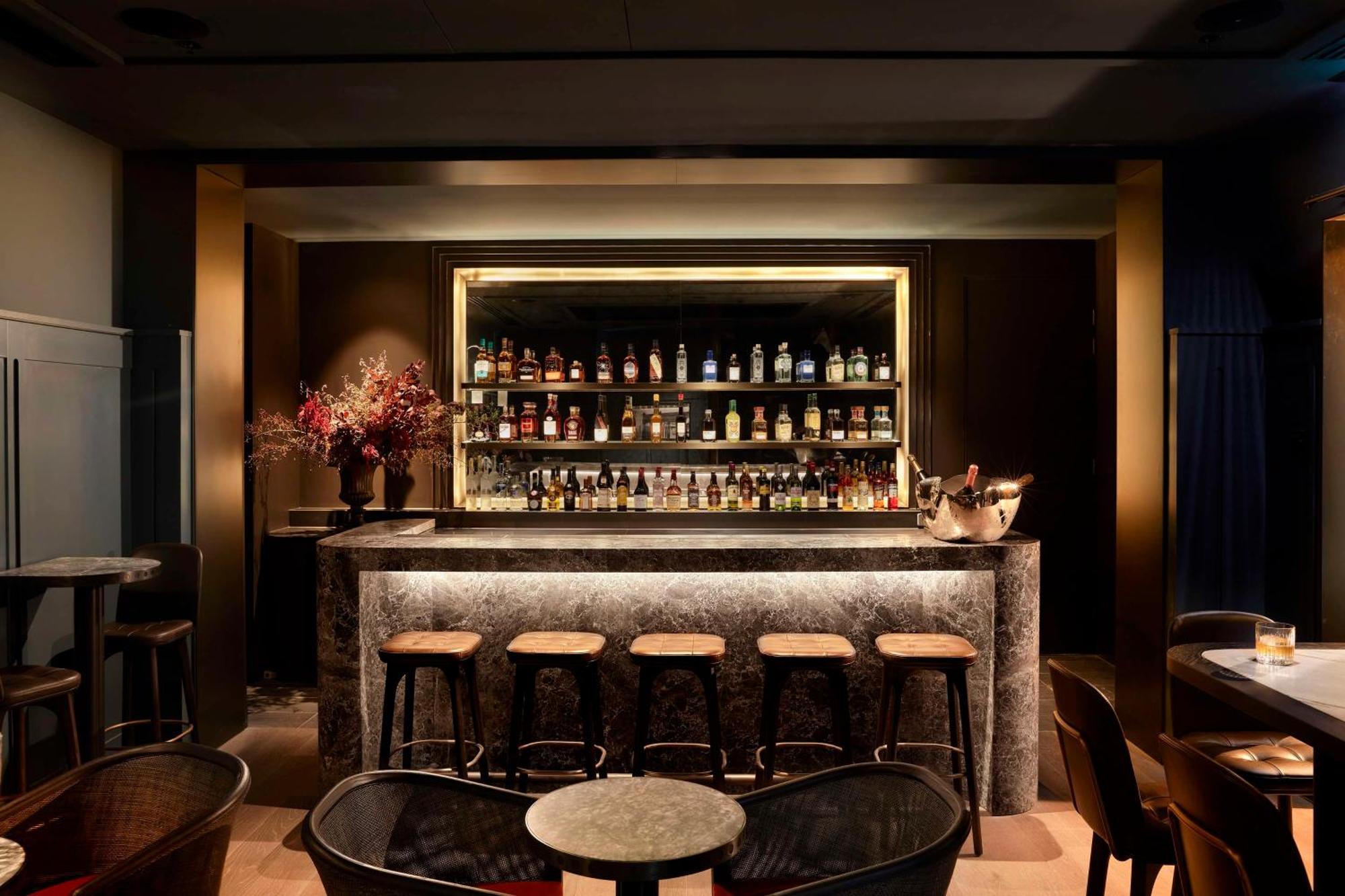 ฮิลตัน เมลเบิร์น ลิตเติล ควีน สตรีท Hotel ภายนอก รูปภาพ The bar at the Connaught