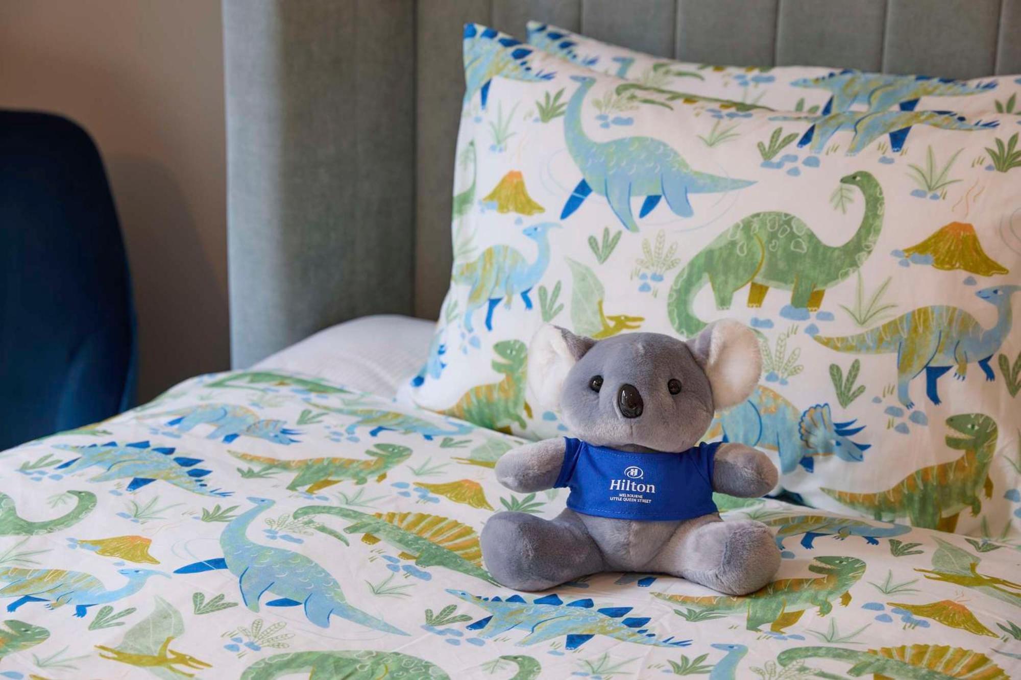 ฮิลตัน เมลเบิร์น ลิตเติล ควีน สตรีท Hotel ภายนอก รูปภาพ A plush toy of the character