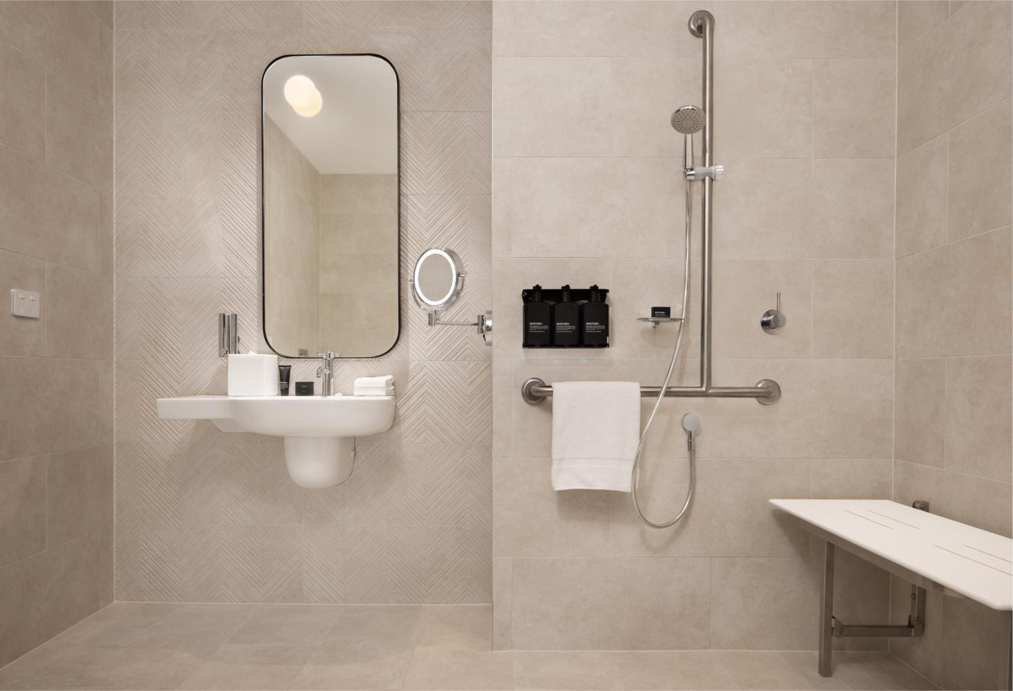 ฮิลตัน เมลเบิร์น ลิตเติล ควีน สตรีท Hotel ภายนอก รูปภาพ A wet room